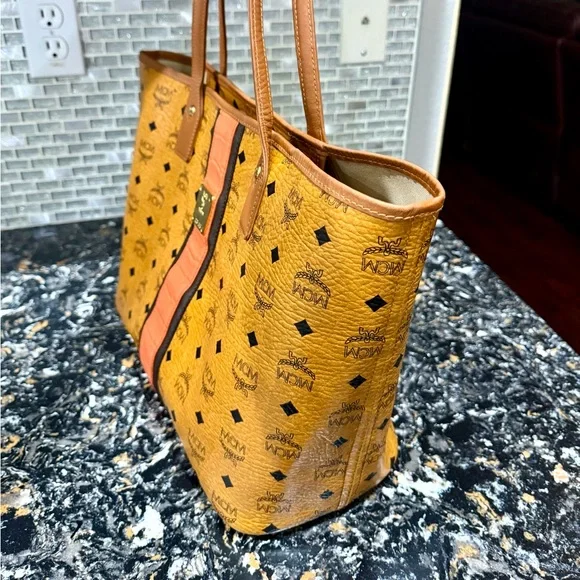 MCM Visetos Liz
Shopper Tote
Croc Embossed Limited edition - Picture 5 of 16